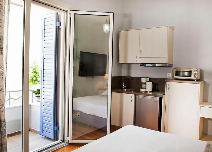 Lovely 1St Fl. Apt, With Balcony In Pagrati