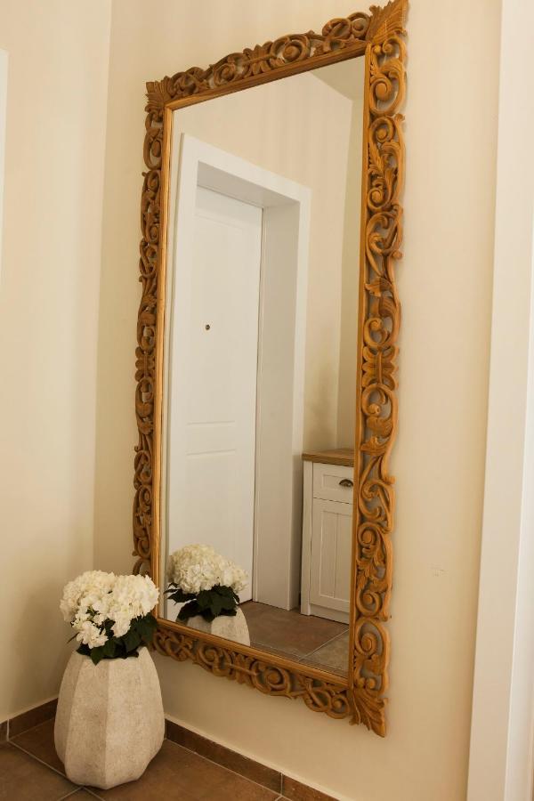 Lovely 1st Fl. Apt, With Balcony In Pagrati *