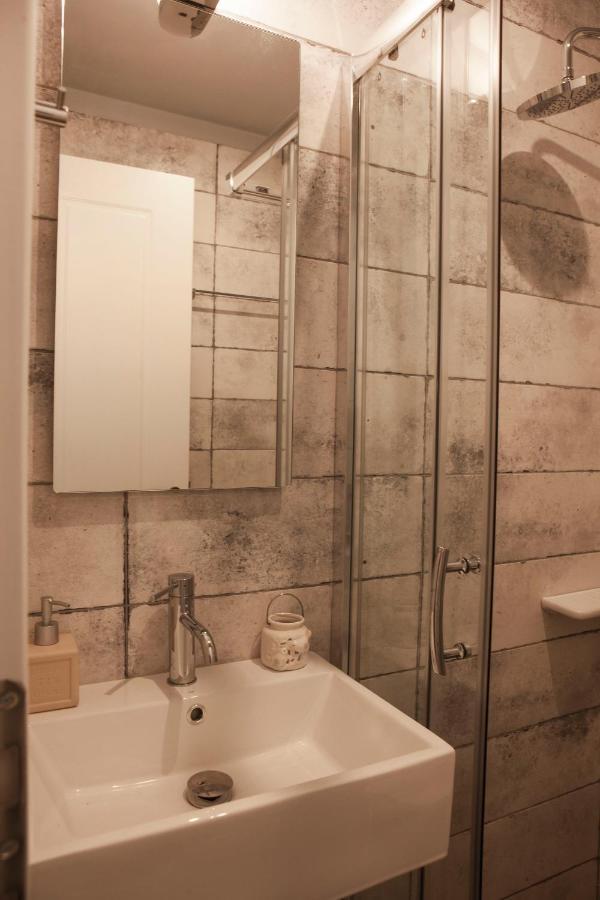 Lovely 1st Fl. Apt, With Balcony In Pagrati Apartment Athens